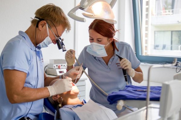 Zahnarzt Hennef - Kariesbehandlung ohne Bohren